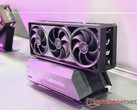 Oltre alla porta Thunderbolt 5, ci sono tre porte USB-C da 10 Gbps. Nella foto: la eGPU. (Fonte: Notebookcheck)