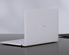L’AMD ZenBook 14 Air 2026 è disponibile con 16 GB di RAM e costa circa 1.476 dollari. Nell’immagine: una foto promozionale che mostra il retro del portatile.