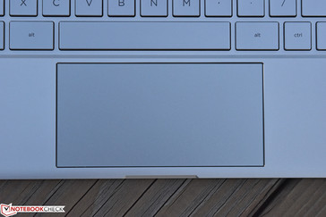 ...ed il touchpad è spazioso e comodo.