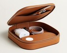 Hermès offre ora un costoso caricatore MagSafe con una custodia in pelle.
