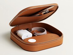 Hermès offre ora un costoso caricatore MagSafe con una custodia in pelle.