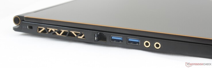 Lato sinistro: Kensington Lock, Gigabit RJ-45, 2x USB 3.1 Gen 2, jack cuffie placcato 3.5 mm, jack microfono placcato 3.5 mm