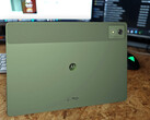 Il Moto Pad 60 Pro in un elegante colore verde è disponibile solo in alcuni Paesi, ma è un'ottima alternativa ai dispositivi piuttosto noiosi dei suoi concorrenti. (Fonte: Notebookcheck)