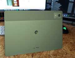 Il Moto Pad 60 Pro in un elegante colore verde è disponibile solo in alcuni Paesi, ma è un'ottima alternativa ai dispositivi piuttosto noiosi dei suoi concorrenti. (Fonte: Notebookcheck)