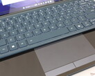 I due touchscreen possono essere versatili, ma la tastiera e il clickpad virtuale possono essere scomodi da usare (Fonte: Notebookcheck)