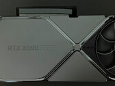 NVIDIA avrebbe contraddistinto la RTX 3090 SUPER con un design completamente nero. (Fonte immagine: @KittyYYuko)