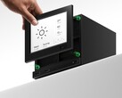 Jsaux ha presentato due nuovi frontali per la Steam Machine. Il pannello e-ink qui illustrato vanta un display e-ink da 5,83 pollici. 