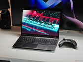 Recensione dell'XMG Core 16 M25 - gamng laptop AMD con display a 300 Hz e RTX 5070