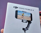 La confezione al dettaglio di Osmo Mobile 8 mantiene il design semplice dei precedenti gimbal per smartphone DJI. (Fonte: Camera Joint)