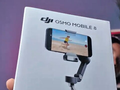 La confezione al dettaglio di Osmo Mobile 8 mantiene il design semplice dei precedenti gimbal per smartphone DJI. (Fonte: Camera Joint)