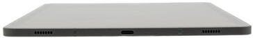 A destra: altoparlanti, USB, altoparlanti