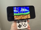 Il controller mobile a scatto Abxylute M4 in bianco retrò (fonte: Notebookcheck)