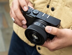L'ultimo obiettivo full-frame di Panasonic è particolarmente compatto.