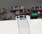 Tesla ha alcuni intriganti telai di carrozzeria di nuovi veicoli sparsi per la fabbrica di Fremont. (Fonte: TslaChan/X)