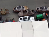 Tesla ha alcuni intriganti telai di carrozzeria di nuovi veicoli sparsi per la fabbrica di Fremont. (Fonte: TslaChan/X)