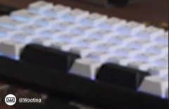 Tastiera con barra spaziatrice divisa Wooting da un corto di YouTube