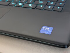 La nuova CPU Arrow Lake fa un salto di qualità, con velocità di clock più elevate che si traducono in temperature dei core sensibilmente più calde, fino a tre cifre