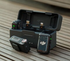 Il DJI Mic 2 è disponibile in un pacchetto combinato con una custodia di ricarica e un ricevitore per microfono di ricambio. (Fonte: DJI)