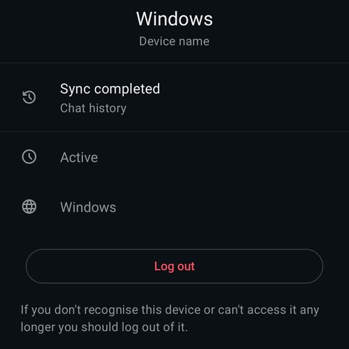 Vista dettagliata di un dispositivo WhatsApp collegato che mostra il nome del dispositivo, il suo stato e un pulsante rosso di disconnessione