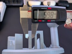 Misurazione della faccetta di 6 mm con un calibro a corsoio