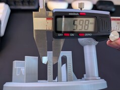 Misurazione della faccetta di 6 mm con un calibro a corsoio