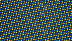 Array di subpixel composto da un diodo rosso, uno blu e due verdi