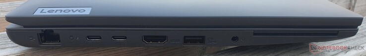 A sinistra: Gbit Ethernet, USB-C 3.2 (1x Gen 1 / 1x Gen 2), HDMI 2.0, USB-A 3.2 Gen 1, jack audio da 3,5 mm, SmartCard