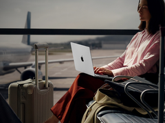 La durata della batteria del nuovo MacBook Pro da 14 pollici (nella foto) è fino a 24 ore, afferma Apple. (Fonte immagine: Apple - modificato)