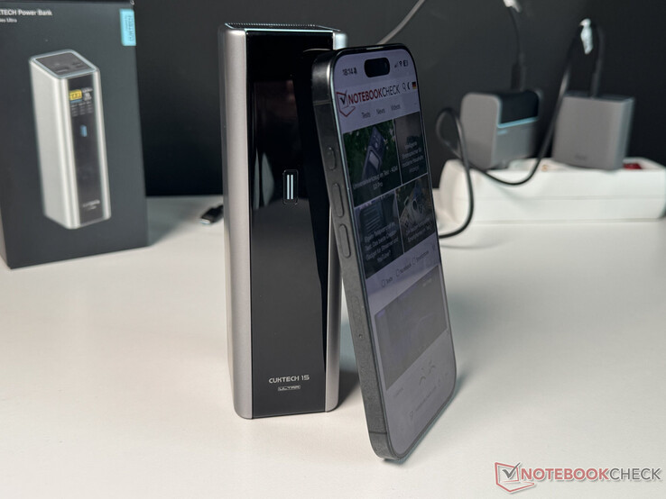 Cuktech 15 Ultra a confronto con un iPhone 16 Pro