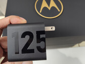 La prossima ammiraglia Moto di Motorola potrebbe supportare la ricarica veloce a 125 W. (Fonte: Chen Jin)