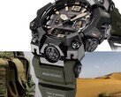 Primo piano del Casio G-Shock Mudmaster GWG-B1000-1A3 che ne mostra la cassa nera, i dettagli del quadrante color cuoio, il cinturino verde oliva, le robuste protezioni e la scritta «Triple Sensor», sullo sfondo di equipaggiamento militare e di un paesaggio desertico.