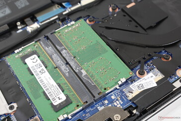 2 slot SODIMM accessibili. Possiamo notare un leggero rumore elettronico o coil whine dalla nostra unità di test