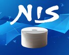 Logo NIS America raffigurato sopra dei dischi PS5 vuoti