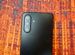 I modelli di smartphone economici di Samsung, come Galaxy A17 4G, finalmente brillano di nuovo. (Fonte: Notebookcheck)