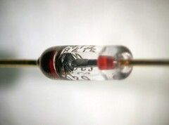 Primo piano del diodo al silicone (Fonte: Wikipedia)