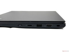 A destra: Pulsante di accensione, lettore di schede microSD, USB-A 3.2 Gen 1 (alimentato), HDMI 2.0, meccanismo di blocco di sicurezza
