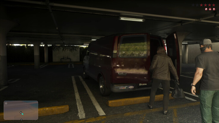 Sebbene i riflessi RT di GTA 6 siano in genere di alta qualità, la risoluzione inferiore rispetto alla versione per PC comporta occasionalmente la comparsa di artefatti evidenti.