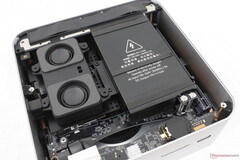 GTI15 Ultra è uno dei pochi mini PC con altoparlanti integrati, microfoni integrati e alimentatore integrato (fonte: Notebookcheck)