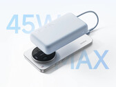 Il nuovo power bank da 45 W di Xiaomi mentre ricarica uno Xiaomi 17 Ultra.