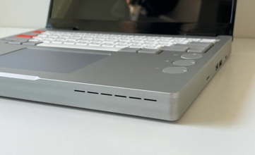Non sorprende che il Framework Laptop 13 sia diventato un po' più spesso. (Fonte: Flurples su Reddit)