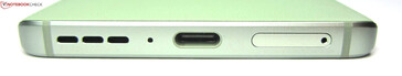 In basso: altoparlante, microfono, USB-C 2.0, slot SIM