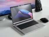 Recensione dell'HP EliteBook 845 G10: portatile business quasi perfetto con AMD Zen4