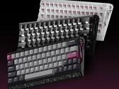 Tastiera da gioco Iqunix EV63 ad effetto Hall in nero, nero con copritasti trasparenti e bianco con copritasti trasparenti.