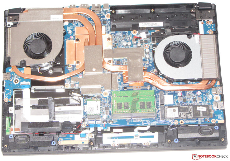 L'interno del Gigabyte A5 X1