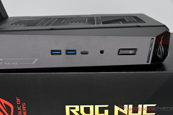 Asus ROG NUC 15 - Connettori sul davanti