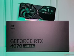 La RTX 4070 SUPER Founders Edition dispone di 7.168 core CUDA, un boost clock di 2.475 MHz e 12 GB di VRAM.