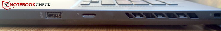A destra: USB-A 3.2 Gen2, lettore di schede microSD, blocco Kensington