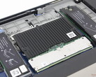 Il modulo CAMM2 richiede un proprio dissipatore di calore nel Dell Pro Max 18 Plus (Fonte: Notebookcheck)