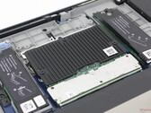 Il modulo CAMM2 richiede un proprio dissipatore di calore nel Dell Pro Max 18 Plus (Fonte: Notebookcheck)