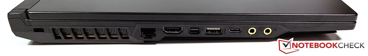 A sinistra: Kensington Lock, RJ45, HDMI 2.0, Mini-DisplayPort 1.2, USB-A 3.1 Gen.2, USB-C 3.1 Gen.2, jack cuffie da 3.5 mm, jack microfono da 3.5 mm